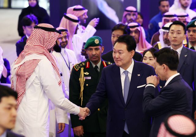 한·사우디 미래기술 파트너십 포럼 입장하는 윤석열 대통령