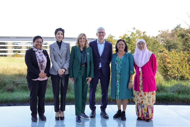 김건희 여사, APEC정상 배우자들과 애플파크 방문