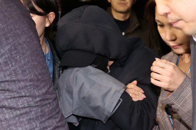 얼굴 숨긴 전청조