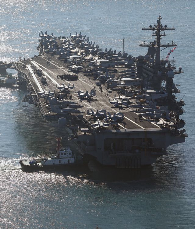 칼빈슨함 부산 입항<YONHAP NO-1778>