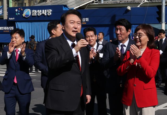 대구 칠성시장 찾은 윤석열 대통령