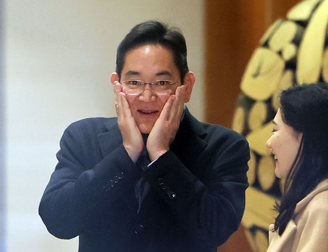 귀국하는 이재용 삼성전자 회장<YONHAP NO-2233>