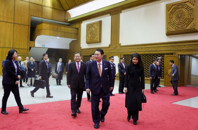 윤석열 대통령 부부, 네덜란드 국빈 방문 마치고 귀국