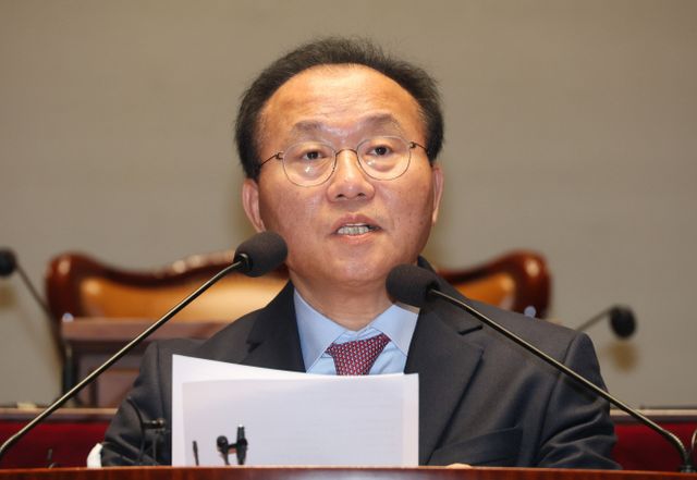 발언하는 윤재옥 당 대표 권한대행<YONHAP NO-2615>