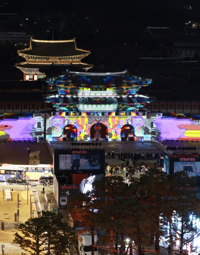 광화문, 미디어 파사드로 화려한 변신<YONHAP NO-4136>