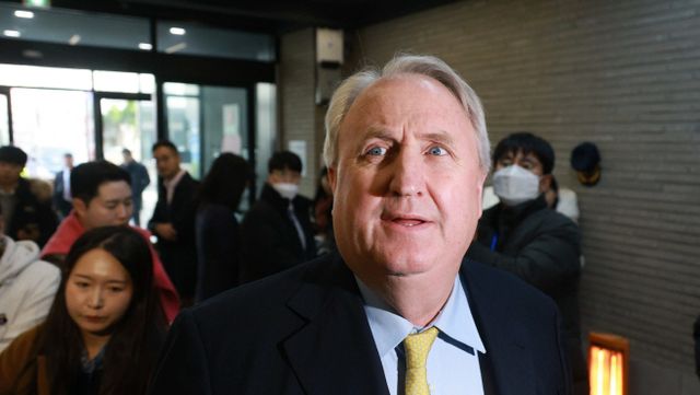 출근하는 인요한 혁신위원장<YONHAP NO-2016>