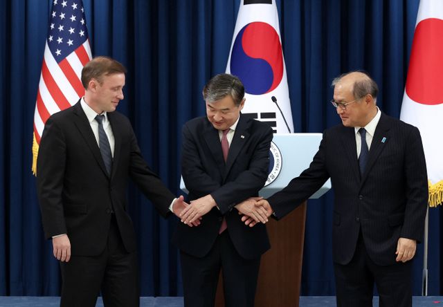 손잡는 한미일 안보실장
