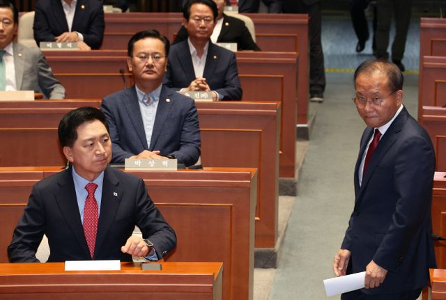 어두워진 국민의힘 분위기<YONHAP NO-2355>