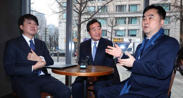 티타임 회동하는 이낙연·이준석·김종민<YONHAP NO-1591>