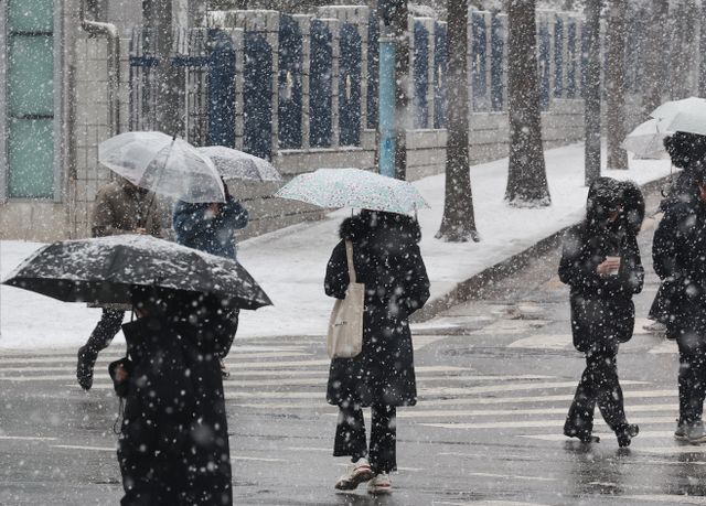 눈 펑펑 내리는 거리