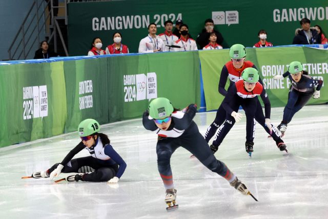 아차, 미끄러졌다<YONHAP NO-1909>