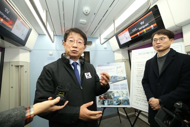 GTX-A 차량 시승한 박상우 장관