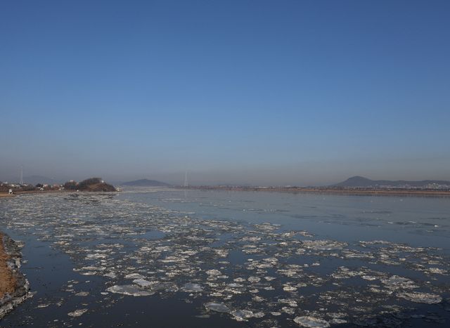 한강 올겨울 첫 결빙