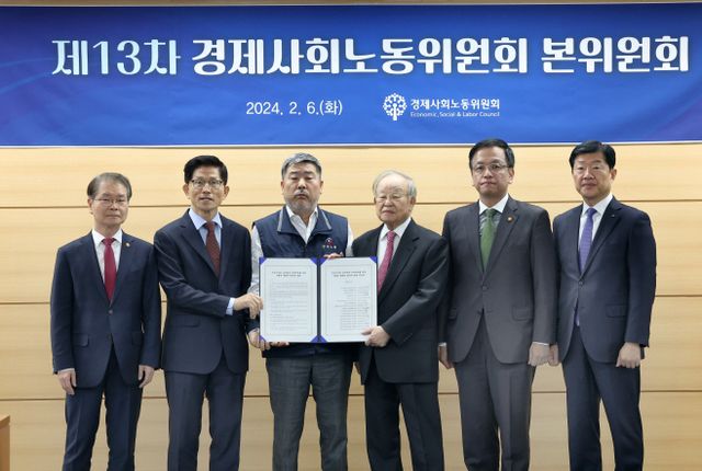 [포토]제 13차 경사노위 본회의, 선언문 합의후 기념촬영