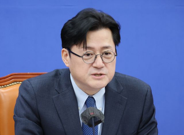 발언하는 홍익표 원내대표<YONHAP NO-3129>