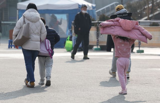 '겉옷 입을까 말까'