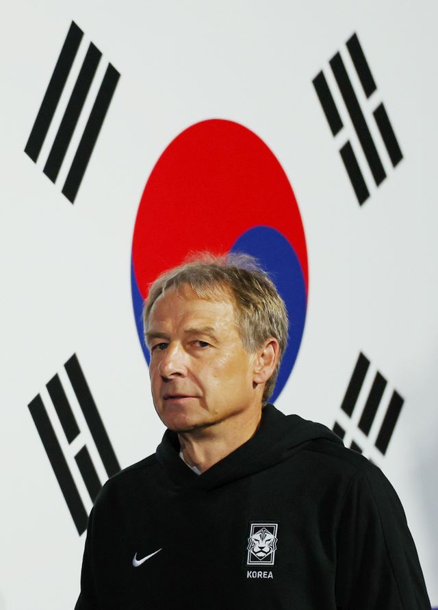 경기장 들어서는 클린스만 감독<YONHAP NO-0048>