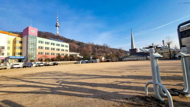 용산구 후암초 운동장 전경