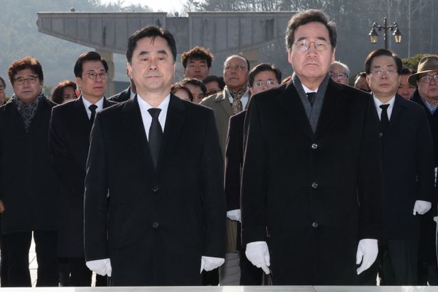 5·18묘지 참배하는 이낙연·김종민