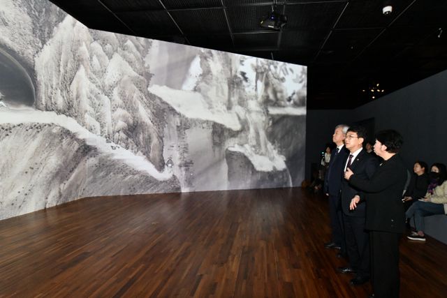 최응천 문화재청장(가운데)