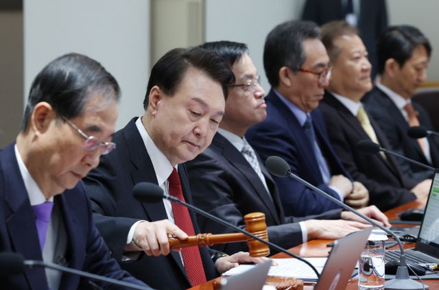 국무회의 개회 선언하는 윤석열 대통령