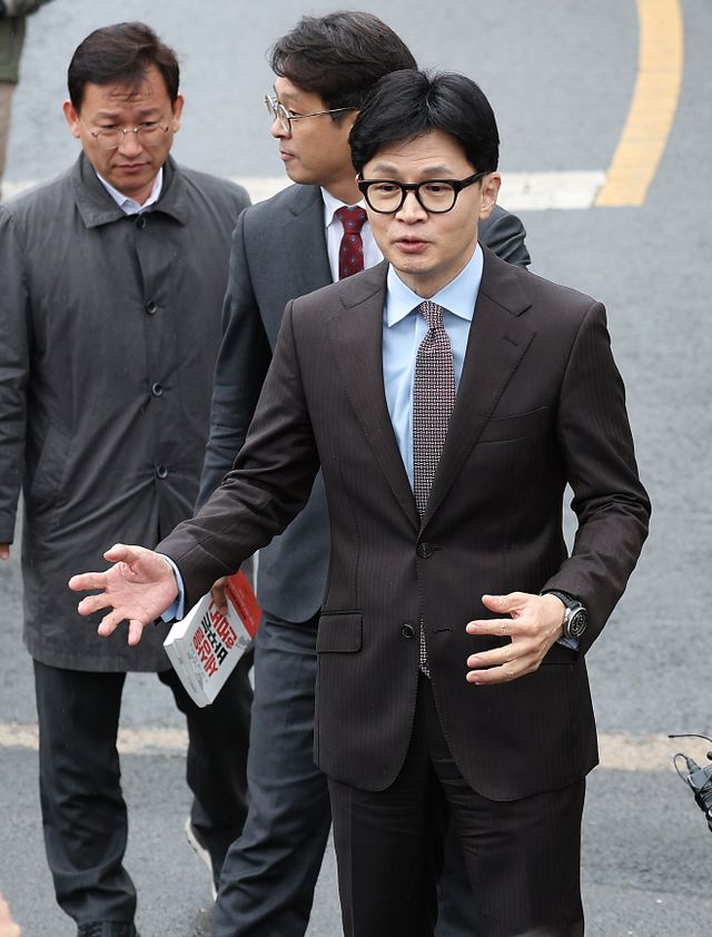 박근혜 전 대통령 예방 마친 한동훈 위원장<YONHAP NO-2277>