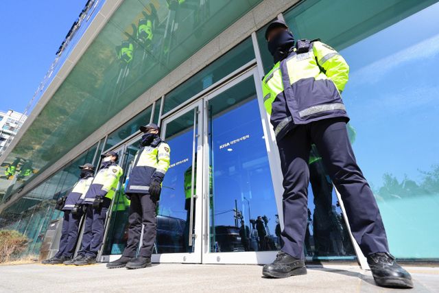 의협 회관 앞 경찰