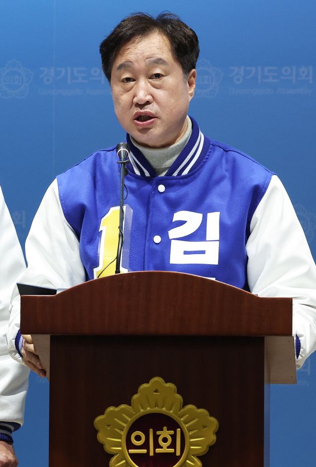 공약 발표하는 김준혁 후보<YONHAP NO-3619>