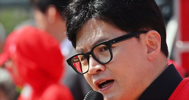 대전 노은역 광장 찾은 한동훈 비대위원장<YONHAP NO-2012>