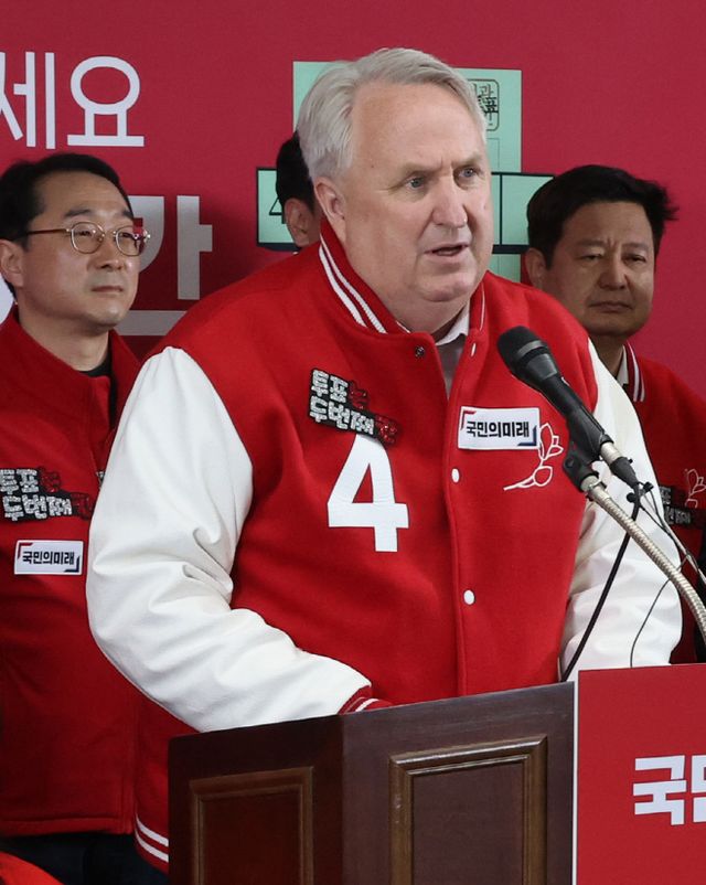 인요한 선대위원장, 본투표 참여 호소<YONHAP NO-2296>