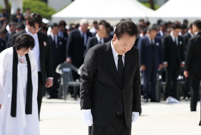 윤석열 대통령, 5·18민주화운동 기념식 묵념