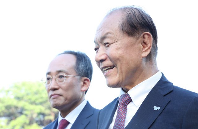 문 전 대통령 예방 마친 국민의힘 지도부<YONHAP NO-5092>