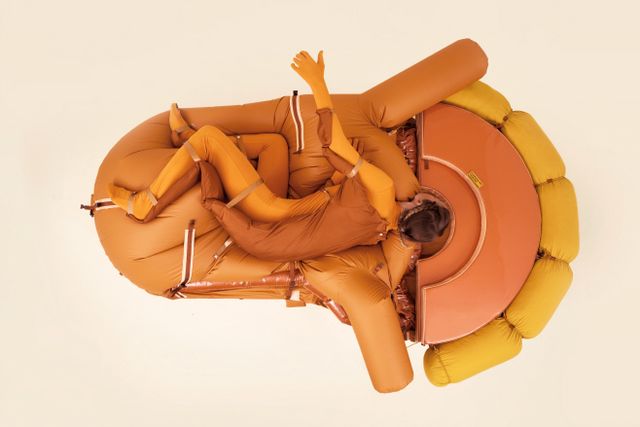 루시 맥레이, 고독한 생존보트 34.0549N, 118.2426