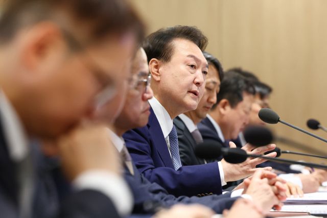 경제이슈점검회의 주재하는 윤석열 대통령
