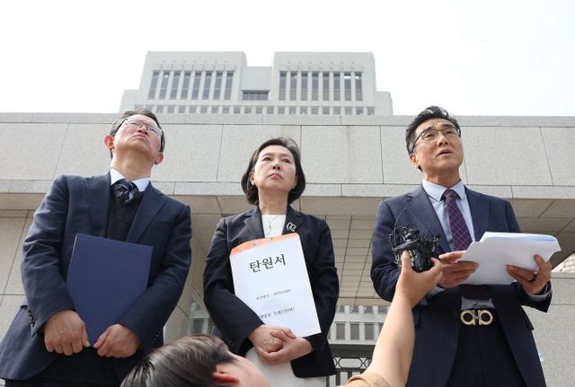 발언하는 배장환 충북대의대 비대위 위원장<YONHAP NO-4045>