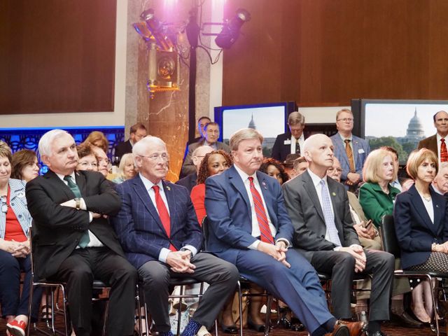 미 상하원 군사위 위원장 간사