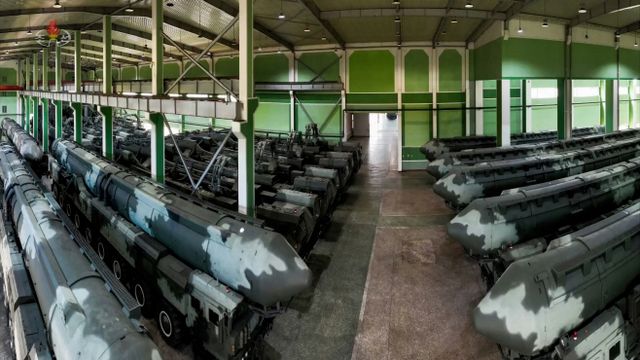 북한 ICBM 화성-18형 발사차량 생산 공장<YONHAP NO-3034>