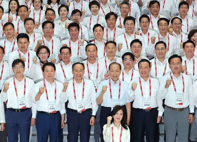 '국민의힘 제22대 국회의원 파이팅'<YONHAP NO-5803>