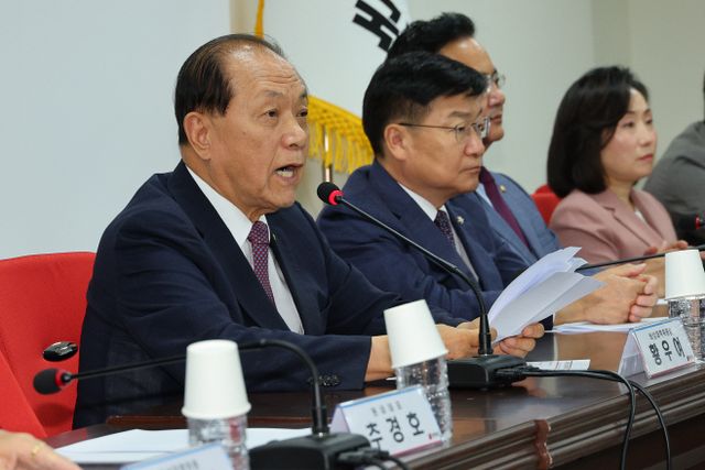 발언하는 황우여 비대위원장<YONHAP NO-2187>