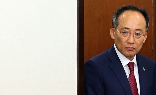 입장하는 추경호 원내대표<YONHAP NO-3143>