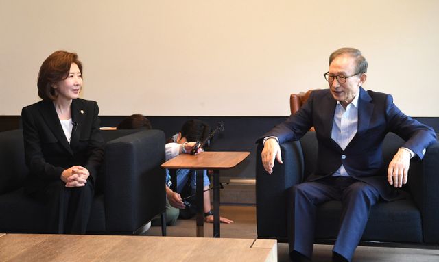 MB 찾은 나경원<YONHAP NO-2490>