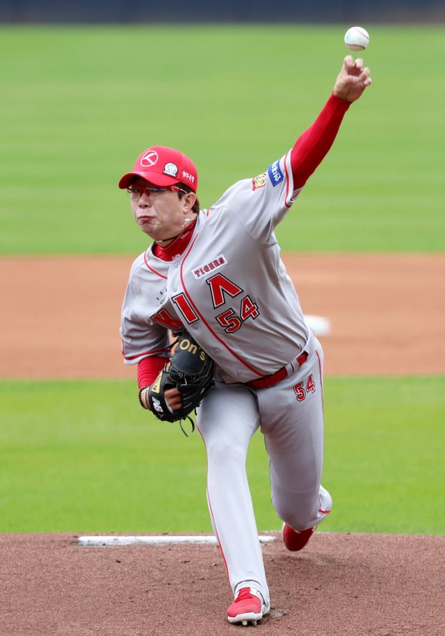 투구하는 양현종