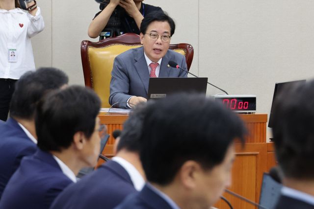 기재위 첫 회의 주재하는 송언석 위원장<YONHAP NO-3003>