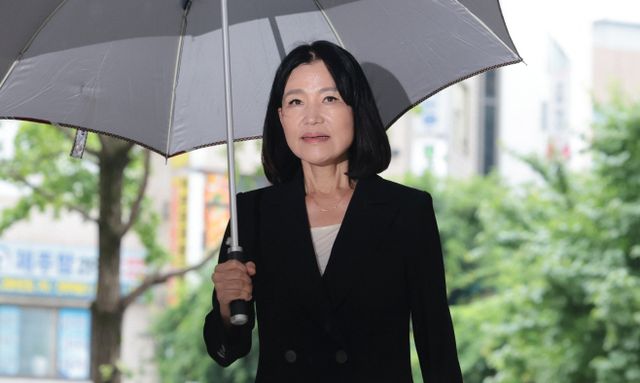 청문회 준비 사무실 첫 출근하는 이진숙 방통위원장 후보자