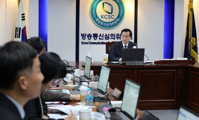 전체회의 주재하는 류희림 방심위원장<YONHAP NO-4884>