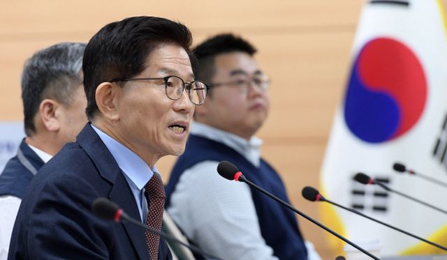 [포토]경사노위 제13차 본위원회 주재하는 김문수 위원장