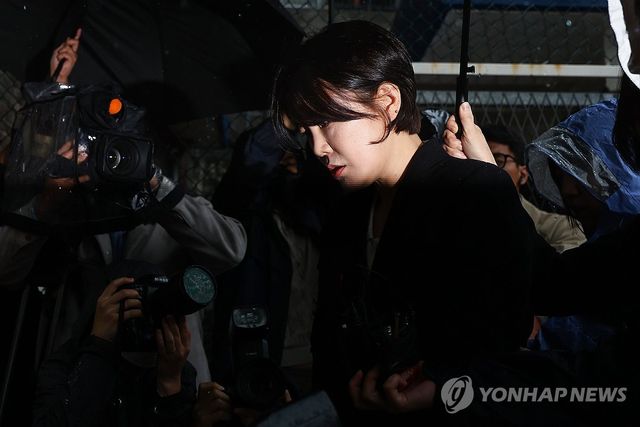 경찰 출석하는 문다혜 씨[연합뉴스 자료사진]