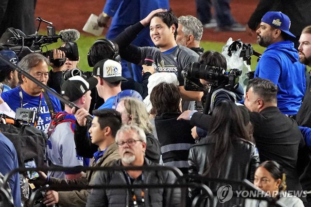 두 팀의 43년 전 맞대결인 1981년 WS 우승 트로피[게티이미지/AFP=연합뉴스]