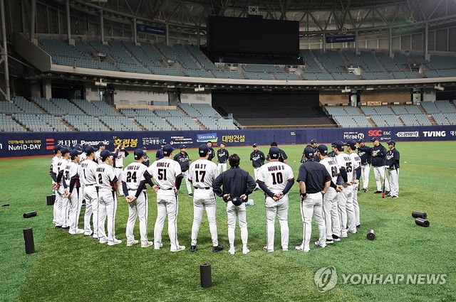 2024 세계야구소프트볼연맹(WBSC) 프리미어12에 출전하는 한국 야구대표팀이 24일 오후 서울 고척스카이돔에서 훈련을 시작하고 있다. 2024.10.24 / 사진=&nbsp; 연합뉴스