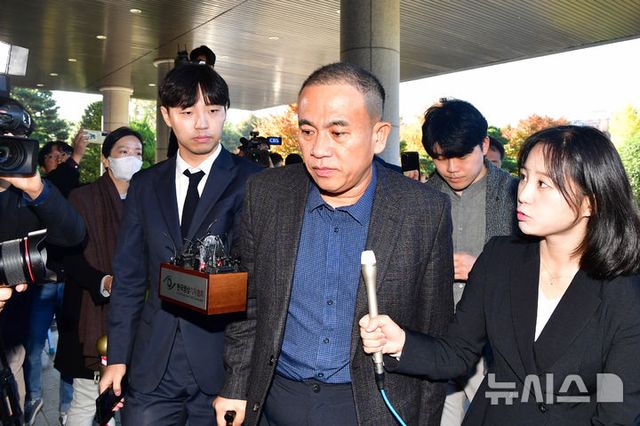 김건희 여사 공천 개입 의혹 핵심 당사자인 명태균 씨가 9일 오전 2차 검찰 조사를 받기 위해 경남 창원시 성산구 창원지방검찰청으로 출석하고 있다. 2024.11.09. / 사진 = 뉴시스